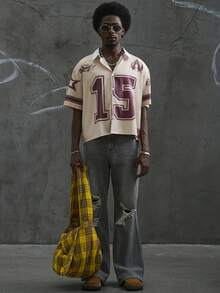 Manfinity Roghcode 男士休闲运动纽扣数字印花短袖短款衬衫 男士短款针织上衣 - 卡其色 - 查看 8