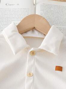 SHEIN Vintaside Kids 4-7 Years Old Boys' Spring/Autumn Shirt Set, Beige & Brown Collar Button-Up Long Sleeve Cardigan Top And Striped Long Pants Suit, Comfortable Elegant Simple Back To School Academy Outfit, All Season