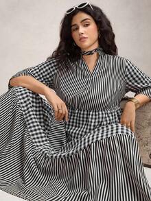 Zelara 大码粉色碎花休闲四层连衣裙 - 黑與白 - 查看 5