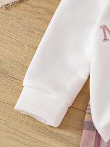 SHEIN 2 件女婴领口字母刺绣运动衫 + 格子百褶裙可爱套装，甜美韩式休闲百搭套头长袖运动衫，前襟纽扣搭配松紧腰格子迷你裙，适合秋冬日常外出或旅行度假、圣诞节 - 彩色 - 查看 3