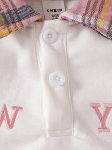 SHEIN 2 件女婴领口字母刺绣运动衫 + 格子百褶裙可爱套装，甜美韩式休闲百搭套头长袖运动衫，前襟纽扣搭配松紧腰格子迷你裙，适合秋冬日常外出或旅行度假、圣诞节 - 彩色 - 查看 5