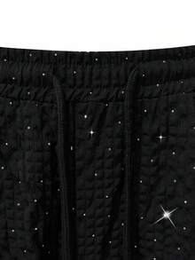 PAVTROS Manfinity Streetrush 男士休闲宽松水钻装饰裤，百搭街头风、日常休闲、周末出游、音乐节、社交聚会等场合皆宜。这款裤子是男士衣橱必备的百搭单品，是送给男朋友或老公的绝佳礼物。星星裤 闪亮运动裤 闪光运动裤 水钻裤 水晶运动裤 复古风 星星运动裤 水钻运动裤 哥特风运动裤 秋季 - 黑色 - 查看 5