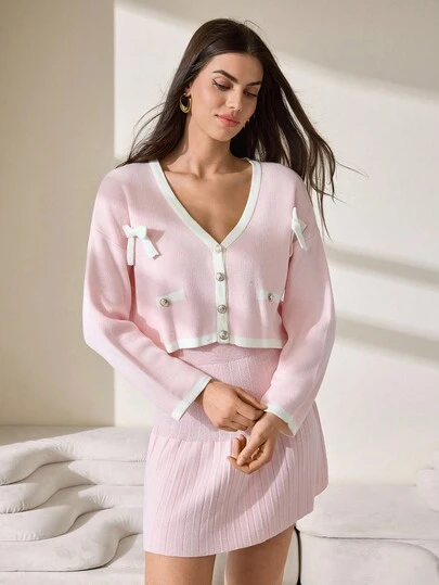 CLARA VERO Kontrastfärgad randig fålldetalj med knappar framtill, nedsänkt axel, kofta med rosett och tröja, veckad minikjol för kvinnor