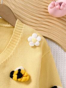 SHEIN Playful Pals Young Girl Casual, Fashionable And Cute Yellow Cardigan With Flowers And Bees And Knitted Pleated Skirt Two-Pieces Set, Soft And Comfortable, Suitable For Daily Scenes, Scenes, Travel Scenes - Yellow - View 12