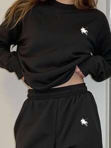 SHEIN 2 pezzi/set Felpa girocollo e pantaloni con stampa grafica minimalista classica di ragazza adolescente, logo piccolo e cavaliere a cavallo, adatto per autunno/inverno