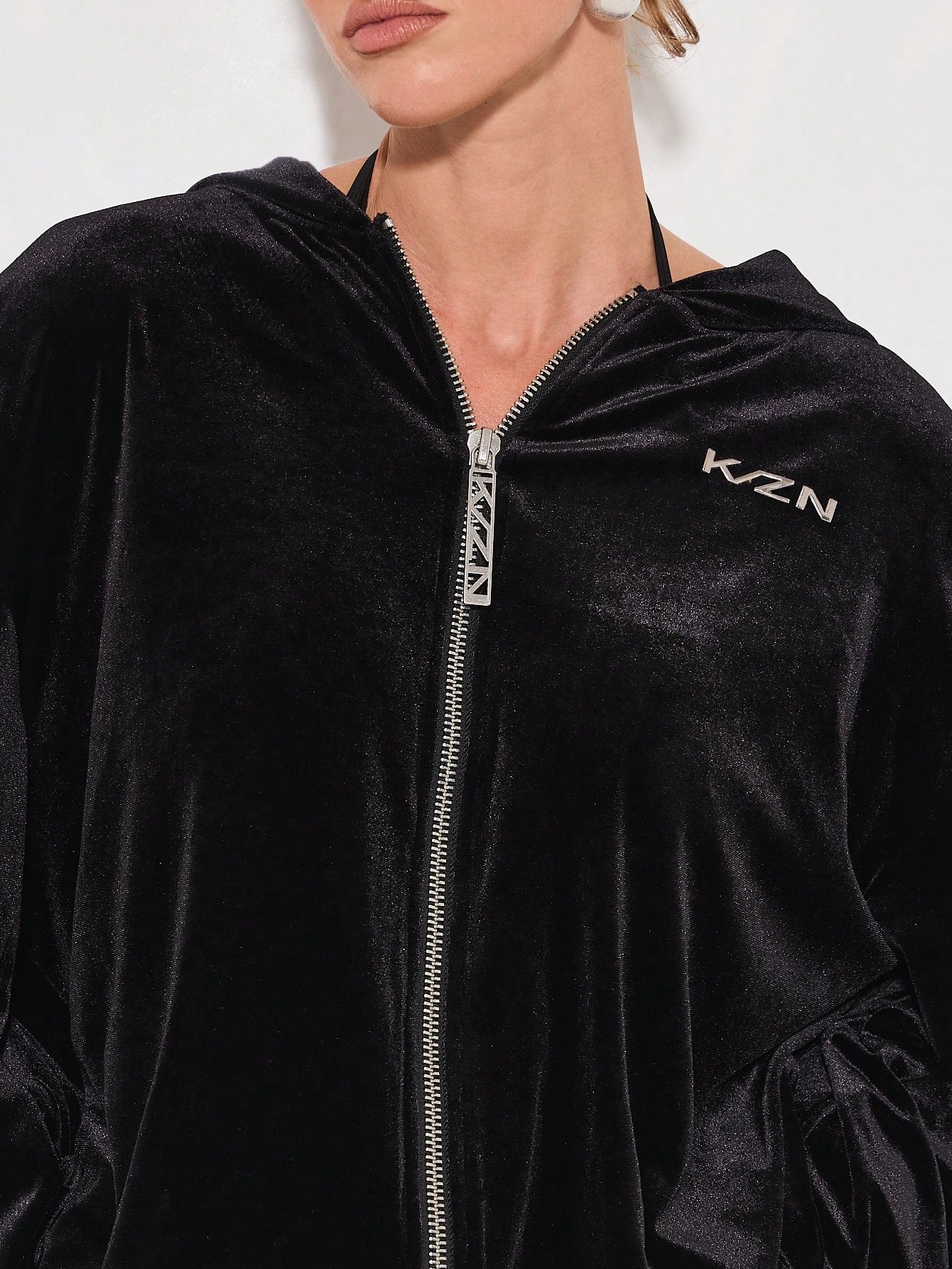 KIZN Samt-Hoodie mit durchgehendem Reißverschluss und Kordelzug