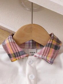 SHEIN 2 件女婴领口字母刺绣运动衫 + 格子百褶裙可爱套装，甜美韩式休闲百搭套头长袖运动衫，前襟纽扣搭配松紧腰格子迷你裙，适合秋冬日常外出或旅行度假、圣诞节 - 彩色 - 查看 4