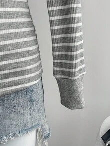 Elamini Áo thun cổ tròn tay dài ôm sát, vải sọc đen trắng, không cổ, khóa kéo nửa, cài nút, thiết kế tối giản, phong cách đường phố thường ngày, trang phục cổ điển, đa năng cho phụ nữ vào mùa xuân/thu - Xám - Xem 7
