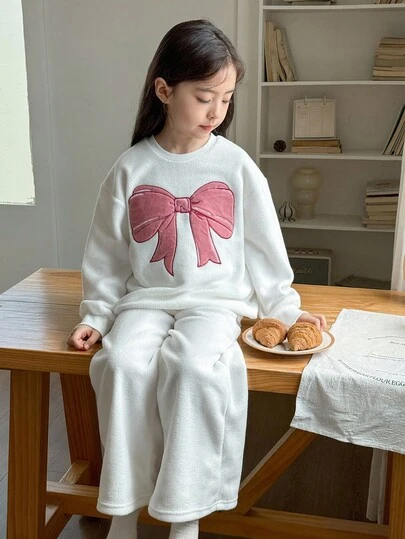 Genkimix Kids 2 件 Genkimix 女童蝴蝶刺绣装饰休闲圆领上衣 + 纯色直筒休闲裤