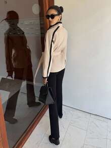 Siren Gaze 杏色對比黑色邊緣女款秋季優雅辦公米色時尚翻領落肩雙口袋長袖A字收腰大衣 - 杏色 - 查看 2