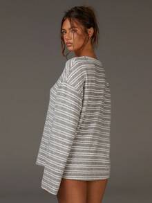 SHEIN X Scot Louie Athîral 女式条纹圆领落肩长袖 T 恤和短裤休闲两件套 - 彩色 - 查看 5