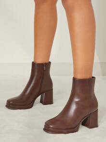 SHUZIA 女士 3.25 英寸粗跟 & 1 英寸厚底方头高级 PU 棕色踝靴 – 舒适、拉长腿部线条、时尚大胆，无论走到哪里都能吸引众人目光。圣诞节和情人节的理想之选。 - 棕色 - 查看 4