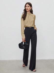 BizChic Áo sơ mi nữ màu kaki cổ xếp ly, kiểu dáng hiện đại, thanh lịch, phù hợp cho công sở, đi làm hàng ngày, lãng mạn, mang hơi hướng thập niên 90, thích hợp cho Giáng sinh, Năm mới, Ngày Valentine, tiệc tùng, đi biển, lễ tốt nghiệp, thời trang, lễ hội, kỳ nghỉ, dễ phối đồ, phù hợp cho khách dự đám cưới, chủ nhà, đi chơi, hẹn hò, tiệc tùng, tụ họp, hòa nhạc, biểu diễn sân khấu, bữa trưa muộn, tiệc trà, sân bay, phong cách nghỉ dưỡng đa năng. - Màu Khaki - Xem 11