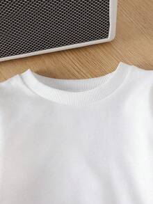 SHEIN Vintaside Kids Baby Boy Casual Denim Bib Pants And Solid Color Round Neck Long Sleeve T-Shirt Set