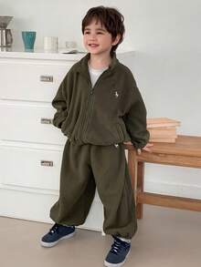 DAZY 男童休闲宽松夹克套装，图案刺绣设计，秋季 - 軍綠色 - 查看 3