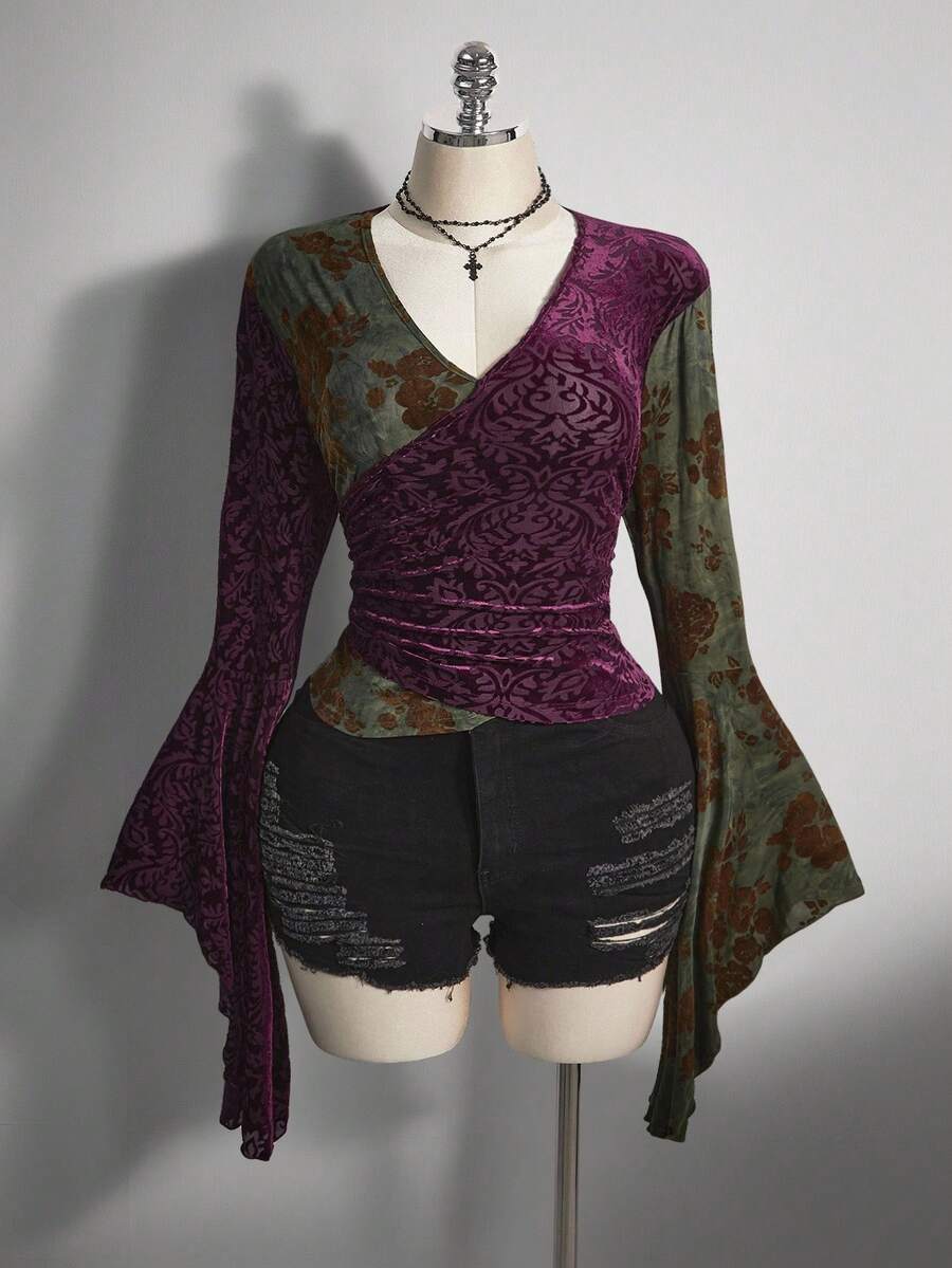 SHEIN ICON 大码女式夸张荷叶边袖 V 领天鹅绒上衣、Y2K 复古交叉 V 领衬衫、万圣节服装 - 彩色 - 查看 1