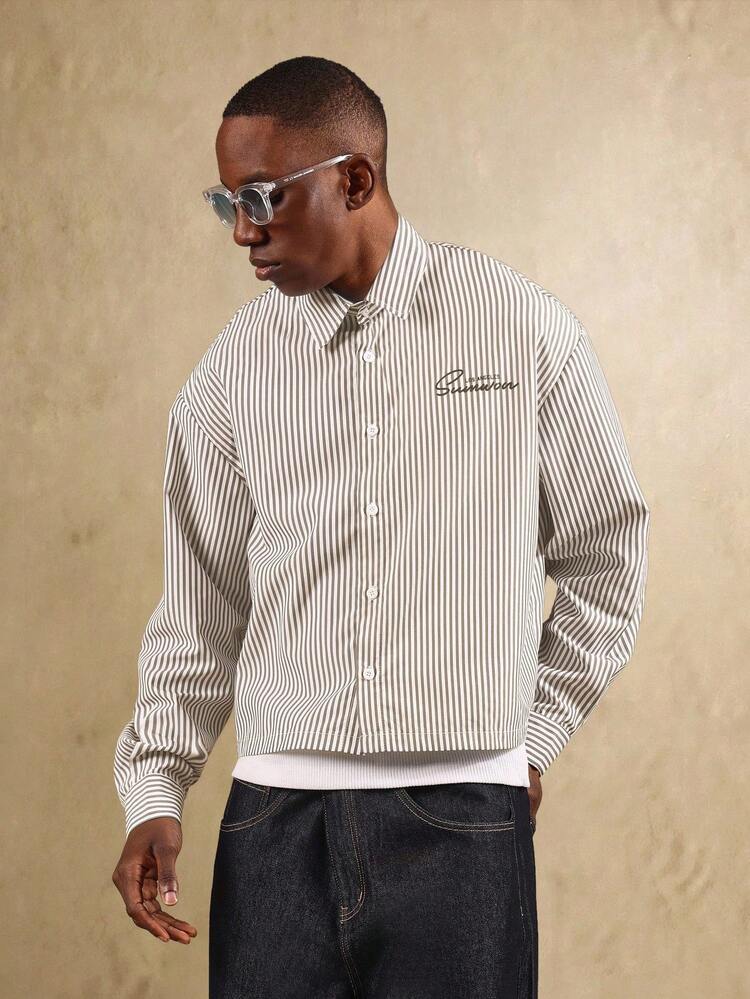Camicia a righe con bottoni e stampa numerica