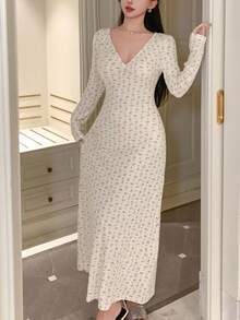 DAZY 碎花修身V领褶皱长款睡裙，睡衣，秋冬款