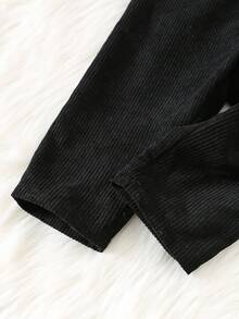 SHEIN 2 件套男婴格子领衬衫和黑色灯芯绒背带裤套装，柔软舒适的百搭服装，适合秋冬季居家和外出