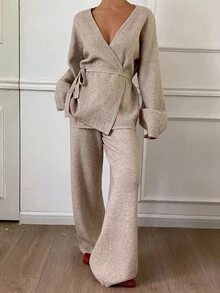 DAZY 女式休闲纯色 V 领系带长裤和毛衣两件套，秋季 - 杏色 - 查看 1