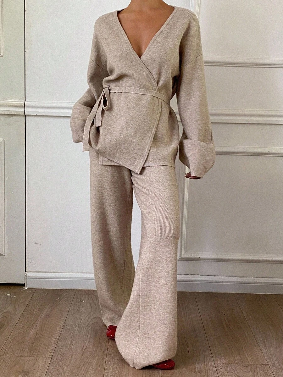 DAZY 女式休闲纯色 V 领系带长裤和毛衣两件套，秋季 - 杏色 - 查看 1