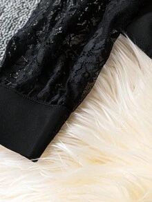 SHEIN Clasi 对比色蕾丝锁眼领口插肩袖衬衫，长袖上衣