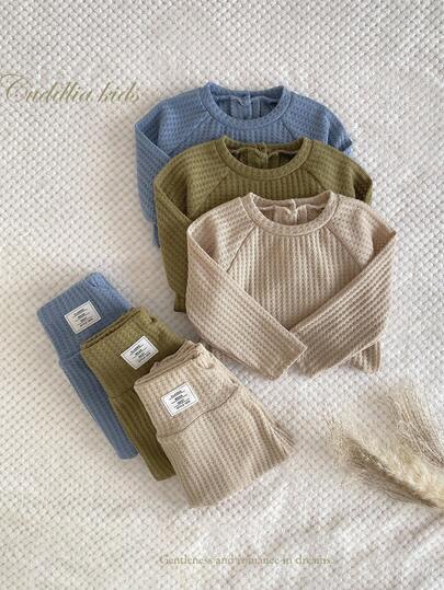 SHEIN 6pcs/Set Infant & Baby Boy Soft Comfortable Waffle Fabric Casual Solid Color Raglan Shoulder Button-Up Top And High Waist Pants Pajama Set, Autumn/Winter Baby Knit Romper Baby Waffle Knit Romper Neutral Baby Clothes Baby Neutral Color Clothes Unisex Baby Clothes Fall