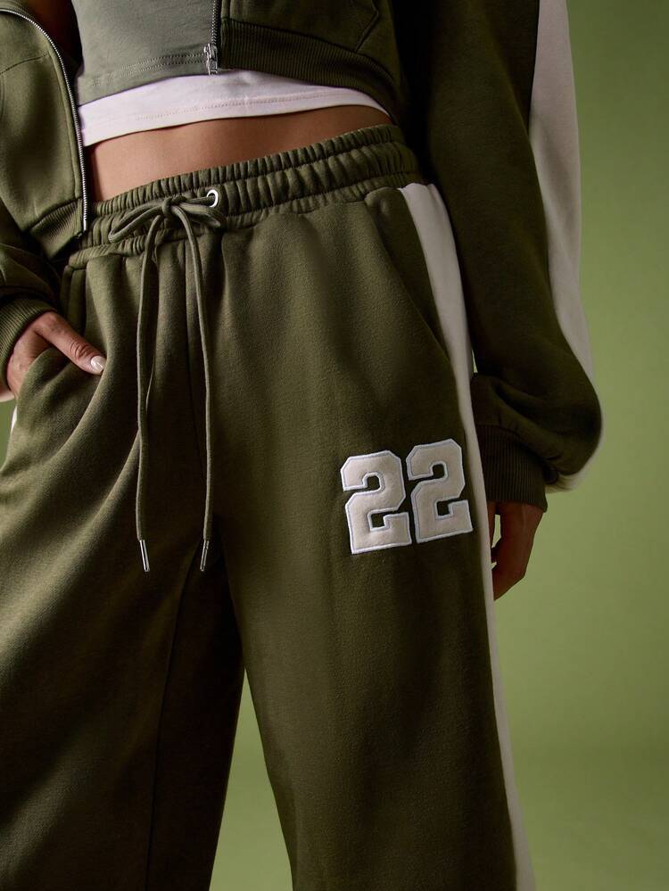 MISSGUIDED Pantaloni jogger a gamba ampia con stampa numerica e design a blocchi di colore per comfort casual