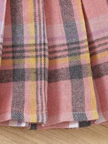 SHEIN 2 件女婴领口字母刺绣运动衫 + 格子百褶裙可爱套装，甜美韩式休闲百搭套头长袖运动衫，前襟纽扣搭配松紧腰格子迷你裙，适合秋冬日常外出或旅行度假、圣诞节 - 彩色 - 查看 6