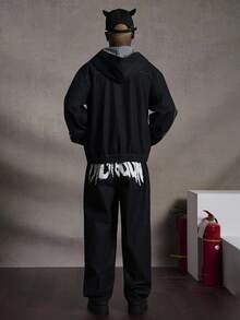 Manfinity Roghcode Áo khoác denim rách nam có họa tiết đá pha lê hình ngọn lửa, có mũ trùm đầu, phong cách đường phố Mỹ Punk đá pha lê màu đen cỡ lớn, tiệc disco cho áo khoác denim đã giặt, mùa thu - màu đen - Xem 2