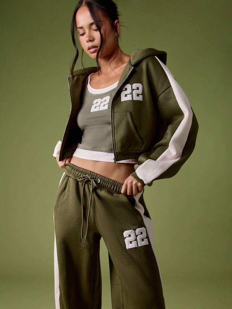 MISSGUIDED Pantaloni jogger a gamba ampia con stampa numerica e design a blocchi di colore per comfort casual