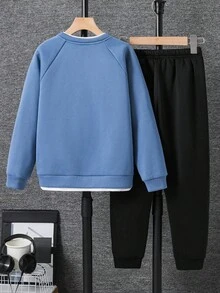 SHEIN 2 Peças Conjunto de Moletom e Calça Sólida para Meninos Pré-Adolescentes, Casual, Letra 3D Relevo, Gola Careca, 2 em 1, Adequado para Ir e Vir, Escola, Uso Diário, Viagem, Esportes, Primavera/Verão/Outono/Inverno, Fleece, Reforçado - Azul - Visão 2