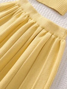 SHEIN Playful Pals Young Girl Casual, Fashionable And Cute Yellow Cardigan With Flowers And Bees And Knitted Pleated Skirt Two-Pieces Set, Soft And Comfortable, Suitable For Daily Scenes, Scenes, Travel Scenes - Yellow - View 14