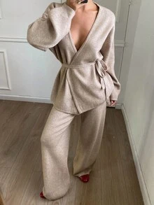 DAZY 女式休闲纯色 V 领系带长裤和毛衣两件套，秋季 - 杏色 - 查看 4