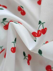 SHEIN Vintaside Kids 这款露背连衣裙采用粉白格纹设计，搭配可爱的草莓印花，清新自然。裙身肩部饰有荷叶边，完美诠释夏日时尚优雅活泼可爱的气息。A字版型，采用轻盈透气的面料，适合节日派对、一周年婚礼、景点拍照等场合穿着。 - 紅白色 - 查看 5