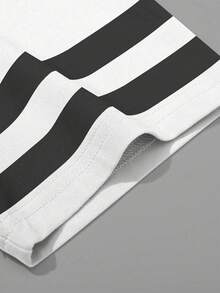 Manfinity Campus Court Men's Plus Size Numeric Print V-Neck Short Sleeve Casual T-Shirt - Black and White - View 5