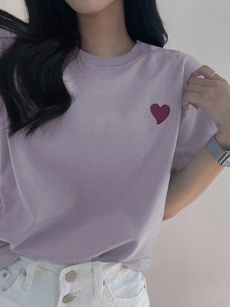 Women's Round Neck Embroidered Contrast Color Heart Minimalist Graphic T-Shirt Cute Tops
