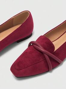 CUCCOO BIZCHIC Sepatu loafer wanita model retro yang nyaman, ujung persegi, warna merah tua, dengan tali silang dan sol lembut, cocok untuk perjalanan sehari-hari dan pakaian kantor. - Burgundy - View 4
