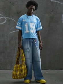 Manfinity Campus Court 男士街头数字印花短袖休闲宽松短款T恤 - 淺藍色 - 查看 9