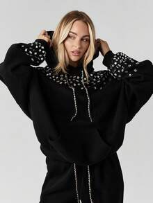MISSGUIDED 女士缀饰水钻连帽衫，配有抽绳和中央口袋，超大套头衫 - 黑色 - 查看 5