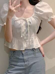 DAZY Frauen Bluse mit gerüschtem Kragen, gerüschtem Saum und taillierter Taille, Kurzarm