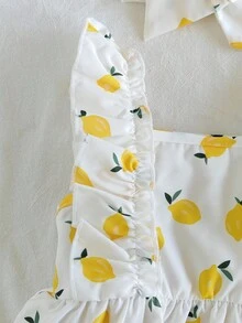 SHEIN Vintaside Kids 这款露背连衣裙采用粉白格纹设计，搭配可爱的草莓印花，清新自然。裙身肩部饰有荷叶边，完美诠释夏日时尚优雅活泼可爱的气息。A字版型，采用轻盈透气的面料，适合节日派对、一周年婚礼、景点拍照等场合穿着。 - 彩色 - 查看 4