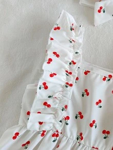 SHEIN Vintaside Kids 这款露背连衣裙采用粉白格纹设计，搭配可爱的草莓印花，清新自然。裙身肩部饰有荷叶边，完美诠释夏日时尚优雅活泼可爱的气息。A字版型，采用轻盈透气的面料，适合节日派对、一周年婚礼、景点拍照等场合穿着。 - 紅白色 - 查看 4