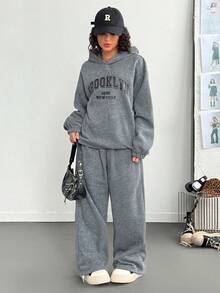 Bộ 2 món áo hoodie dài tay trễ vai in chữ mùa thu dành cho nữ và quần dài rộng rãi - Xám - Xem 3