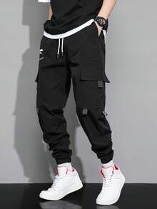 Claim Dot 宽松男士表情印花翻盖口袋抽绳腰工装裤，秋季 - 黑色 - 查看 3