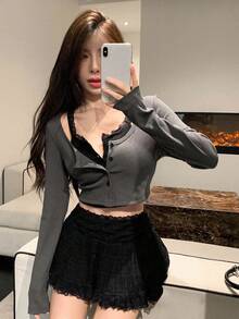 DAZY 撞色蕾丝纽扣前短款 T 恤外出上衣，秋季服装长袖女式上衣