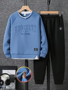 SHEIN 2 Peças Conjunto de Moletom e Calça Sólida para Meninos Pré-Adolescentes, Casual, Letra 3D Relevo, Gola Careca, 2 em 1, Adequado para Ir e Vir, Escola, Uso Diário, Viagem, Esportes, Primavera/Verão/Outono/Inverno, Fleece, Reforçado - Azul - Visão 7