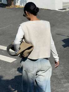 SHEIN PETITE CURVE Plus Size Women Casual Round Neck Single-Breasted Knitted Vest, Autumn/Winter - Apricot - View 2