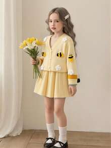 SHEIN Playful Pals Young Girl Casual, Fashionable And Cute Yellow Cardigan With Flowers And Bees And Knitted Pleated Skirt Two-Pieces Set, Soft And Comfortable, Suitable For Daily Scenes, Scenes, Travel Scenes - Yellow - View 4