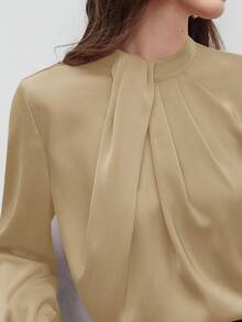 BizChic Áo sơ mi nữ màu kaki cổ xếp ly, kiểu dáng hiện đại, thanh lịch, phù hợp cho công sở, đi làm hàng ngày, lãng mạn, mang hơi hướng thập niên 90, thích hợp cho Giáng sinh, Năm mới, Ngày Valentine, tiệc tùng, đi biển, lễ tốt nghiệp, thời trang, lễ hội, kỳ nghỉ, dễ phối đồ, phù hợp cho khách dự đám cưới, chủ nhà, đi chơi, hẹn hò, tiệc tùng, tụ họp, hòa nhạc, biểu diễn sân khấu, bữa trưa muộn, tiệc trà, sân bay, phong cách nghỉ dưỡng đa năng. - Màu Khaki - Xem 9